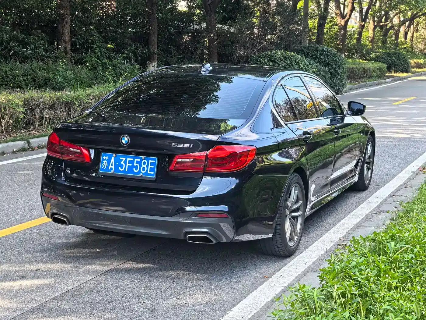 2019 BMW 5 Series Imported Model 525i M Sport Package — миниатюра 7
