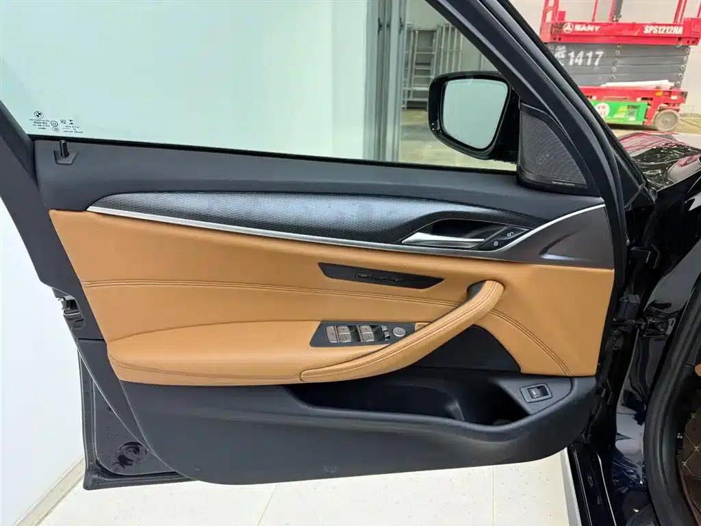 2021 BMW 5 Series Imported Model 525i M Sport Package — миниатюра 13