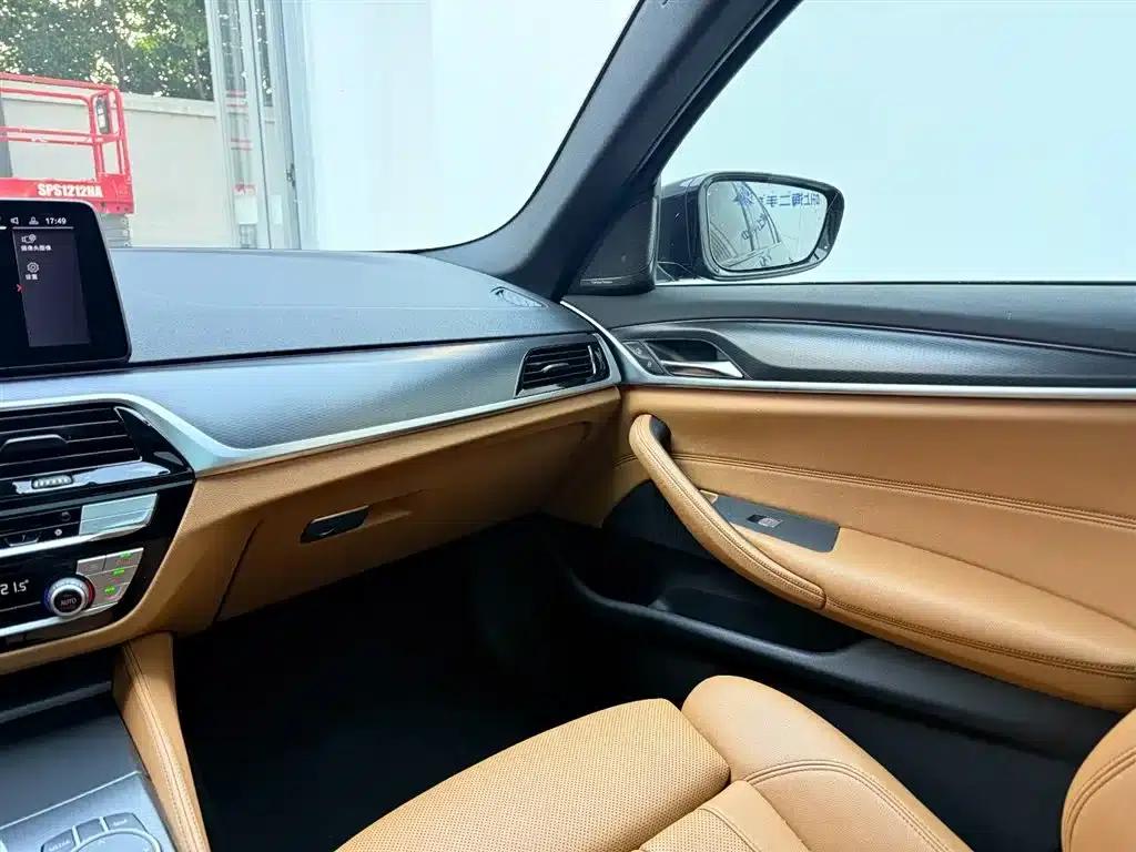 2021 BMW 5 Series Imported Model 525i M Sport Package — миниатюра 21