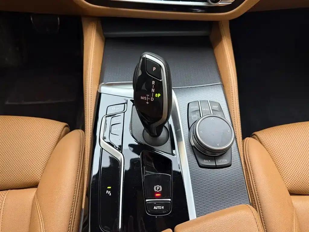 2021 BMW 5 Series Imported Model 525i M Sport Package — миниатюра 23