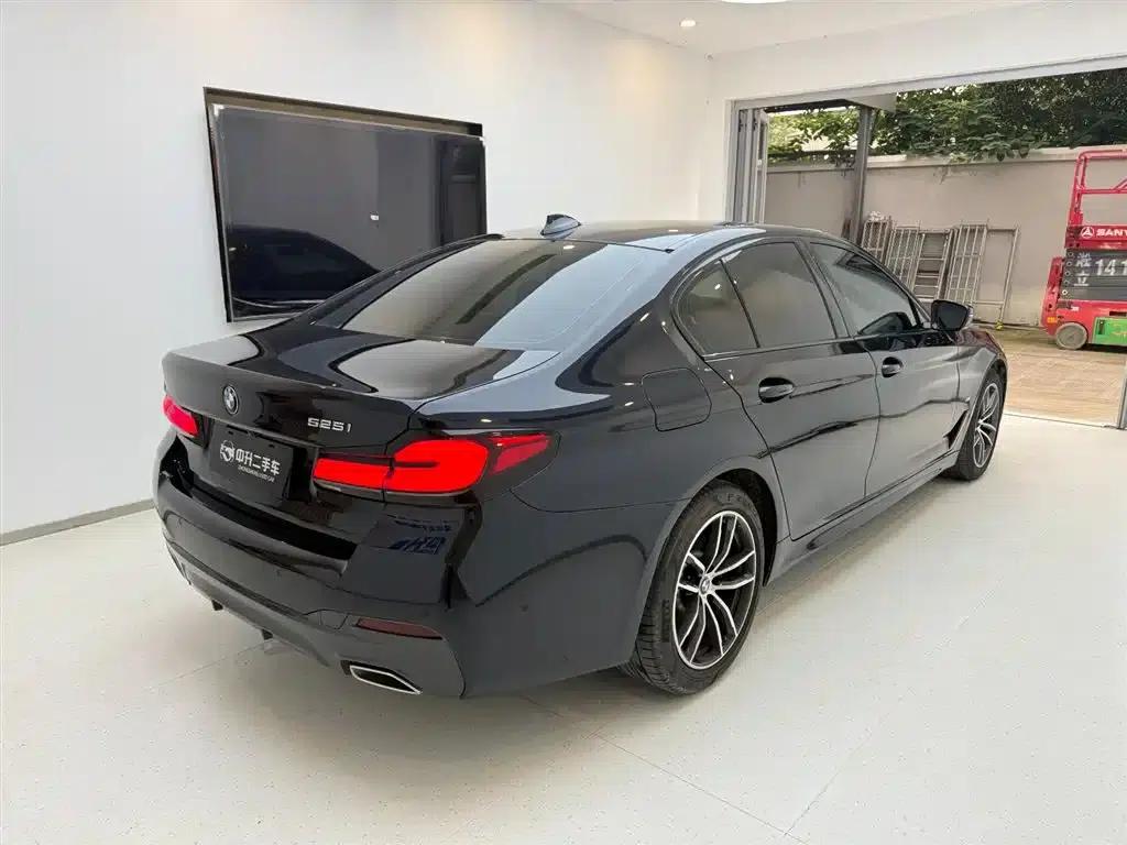 2021 BMW 5 Series Imported Model 525i M Sport Package — миниатюра 4