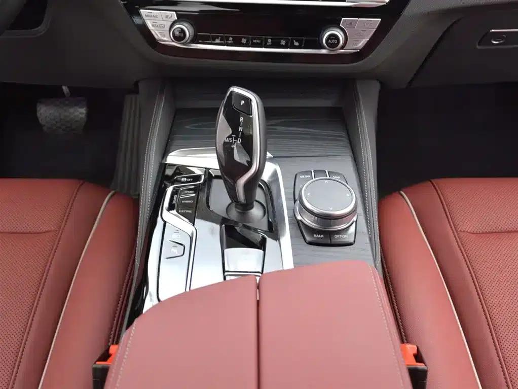 BMW 5 Series PHEV 2022 Facelift 535Le Pioneer Edition M Sport Package — миниатюра 12