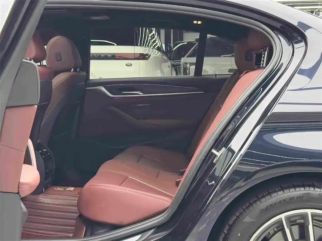 BMW 5 Series PHEV 2022 Facelift 535Le M Sport Package — миниатюра 7