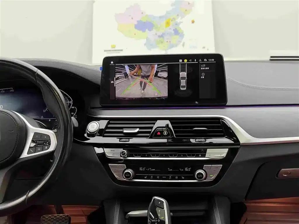 BMW 5 Series PHEV 2022 Facelift 535Le M Sport Package — миниатюра 10