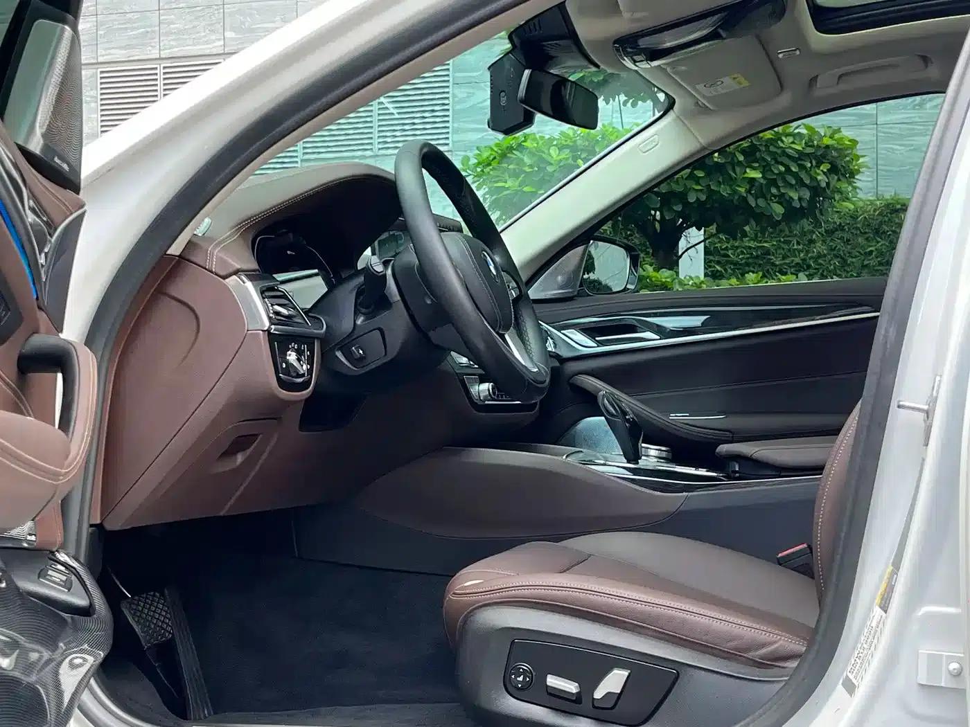 BMW 5 Series PHEV 2021 535Le Luxury Package — миниатюра 7