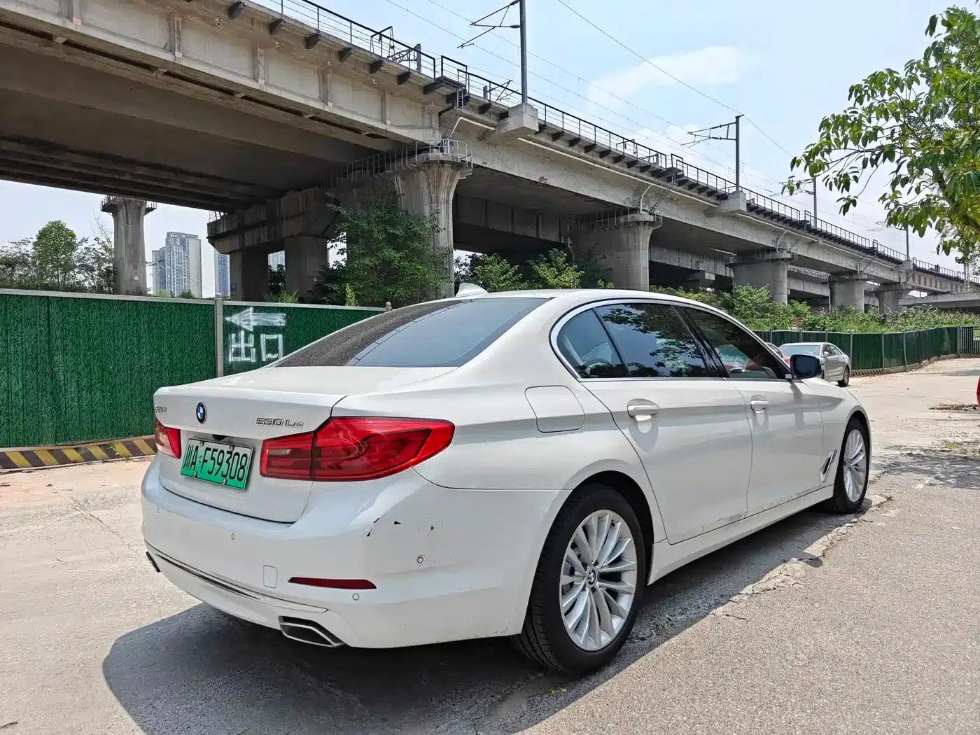 BMW 5 Series PHEV 2020 Mileage Upgrade Edition 530Le Luxury Package — миниатюра 4