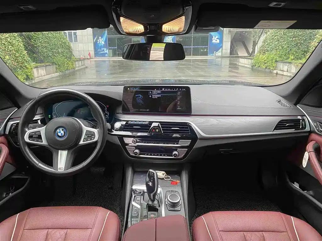 BMW 5 Series PHEV 2022 535Le M Sport Package — миниатюра 7