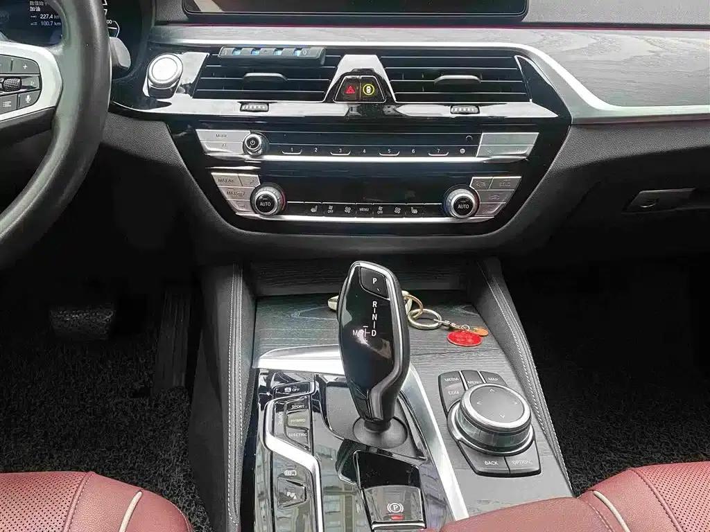 BMW 5 Series PHEV 2022 535Le M Sport Package — миниатюра 10
