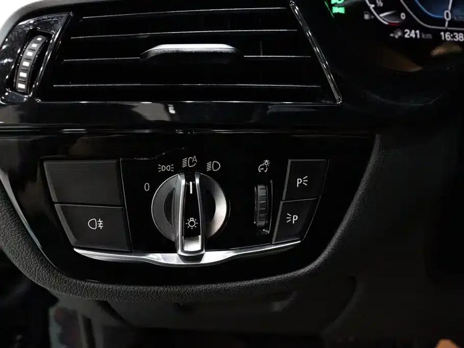 BMW 5 Series PHEV 2022 535Le M Sport Package — миниатюра 17
