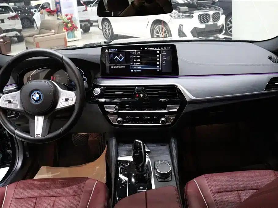 BMW 5 Series PHEV 2022 535Le M Sport Package — миниатюра 9
