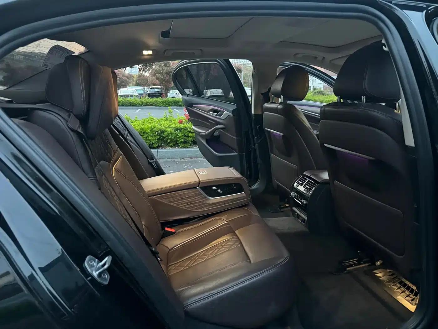BMW 5 Series PHEV 2019 530Le Luxury Package — миниатюра 11