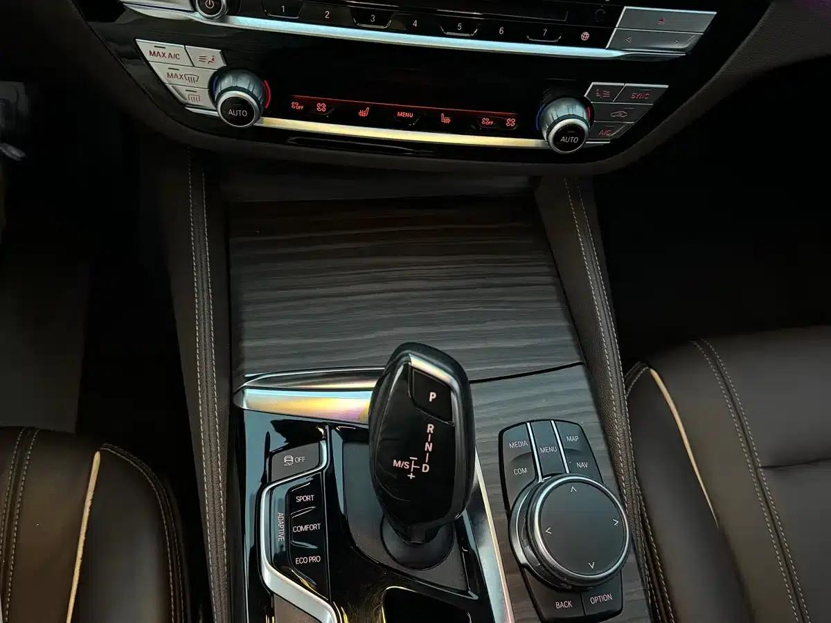 BMW 5 Series PHEV 2019 530Le Luxury Package — миниатюра 12