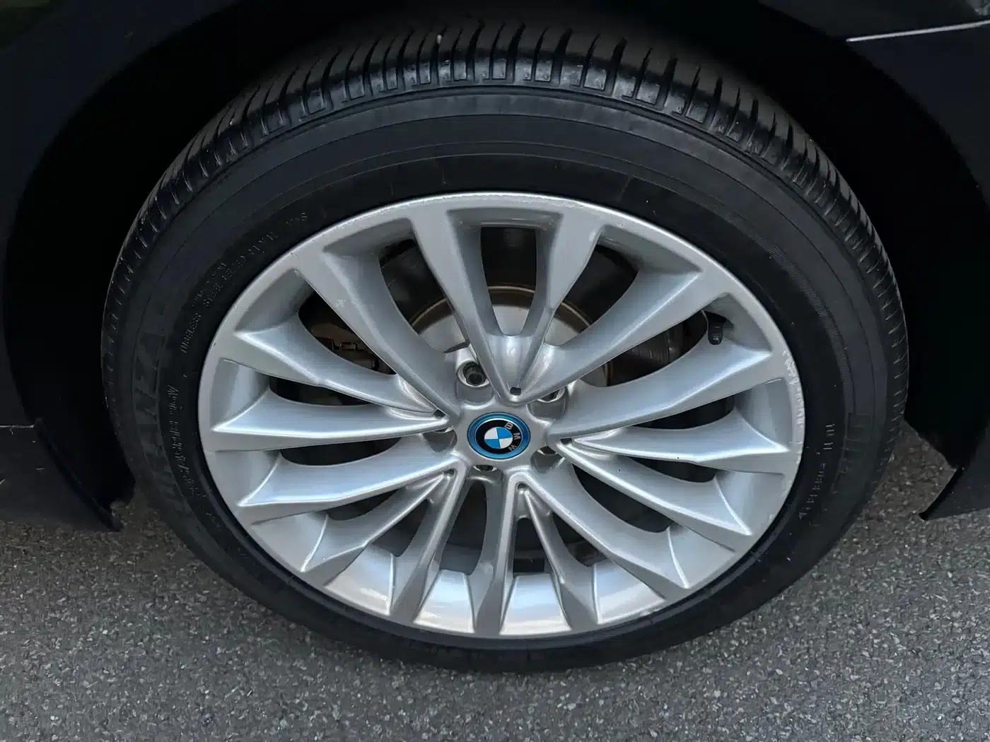 BMW 5 Series PHEV 2019 530Le Luxury Package — миниатюра 15