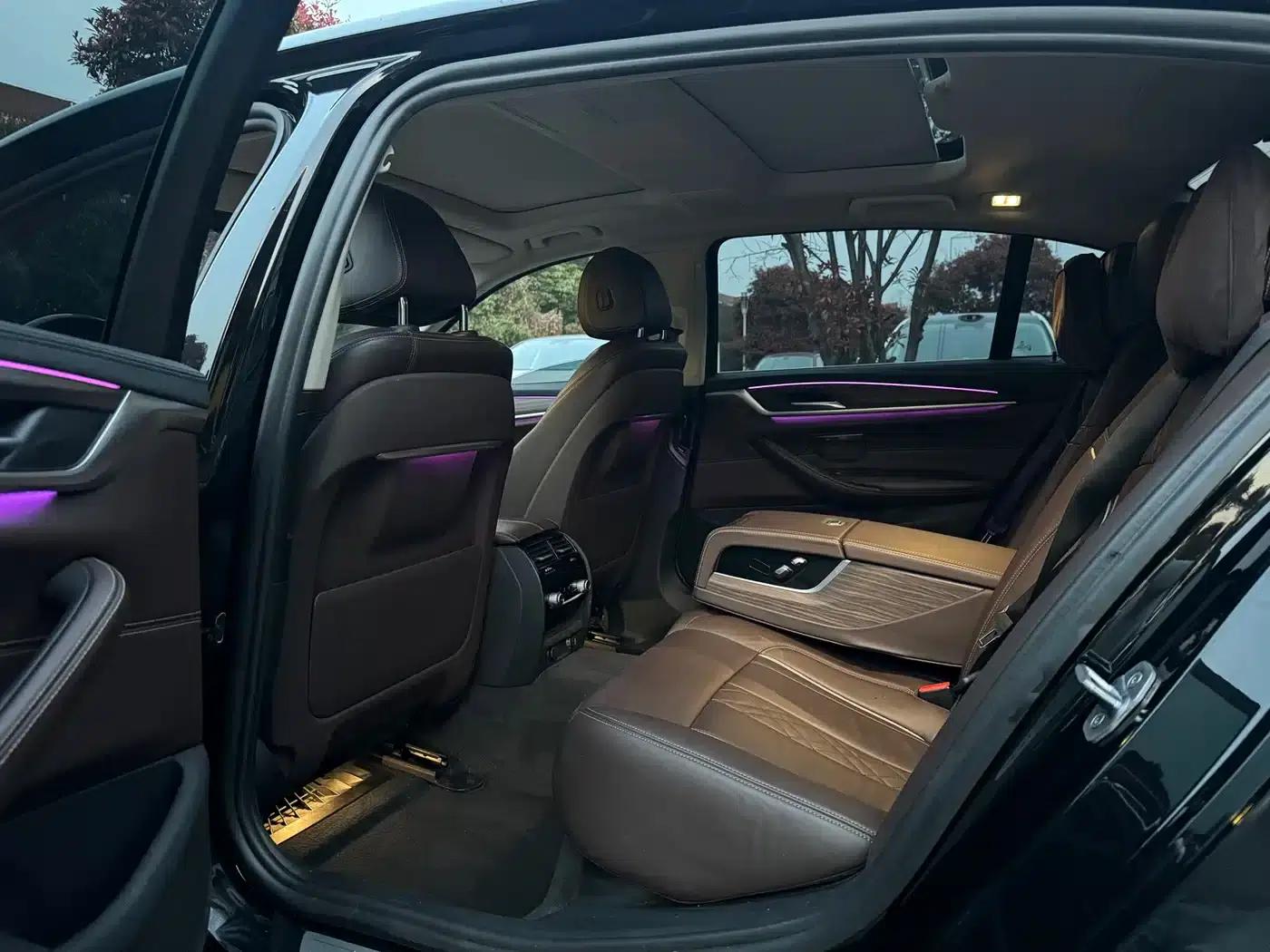 BMW 5 Series PHEV 2019 530Le Luxury Package — миниатюра 8