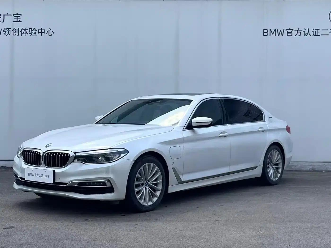 BMW 5 Series PHEV 2019 530Le Luxury Package — миниатюра 1