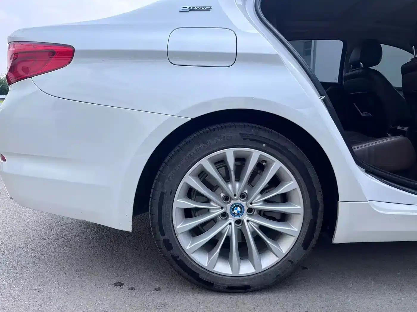BMW 5 Series PHEV 2019 530Le Luxury Package — миниатюра 7