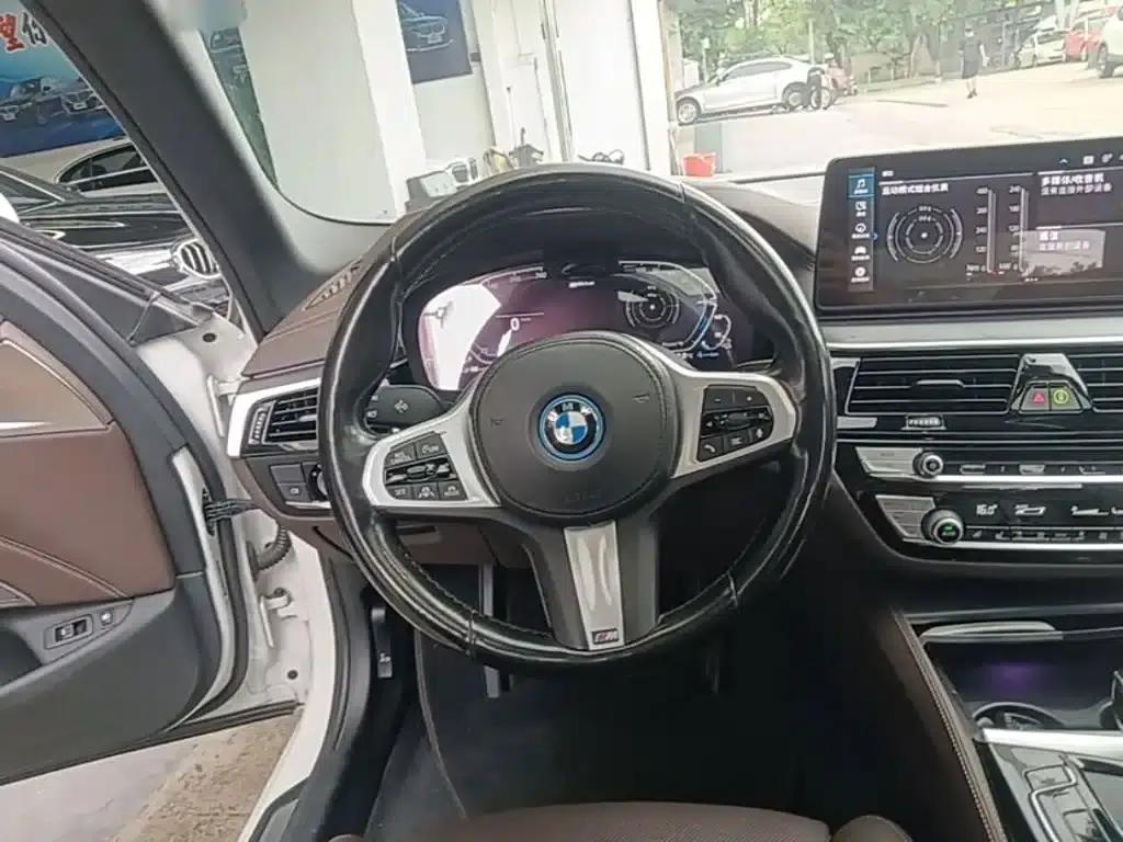 BMW 5 Series PHEV 2022 Facelift 535Le Pioneer Edition M Sport Package — миниатюра 11