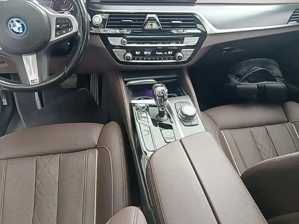 BMW 5 Series PHEV 2022 Facelift 535Le Pioneer Edition M Sport Package — миниатюра 14