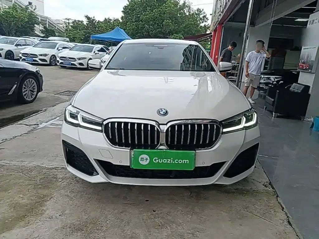 BMW 5 Series PHEV 2022 Facelift 535Le Pioneer Edition M Sport Package — миниатюра 3