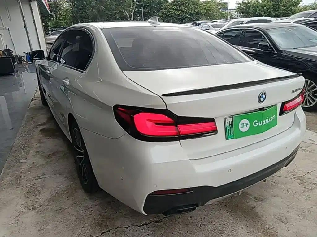 BMW 5 Series PHEV 2022 Facelift 535Le Pioneer Edition M Sport Package — миниатюра 5