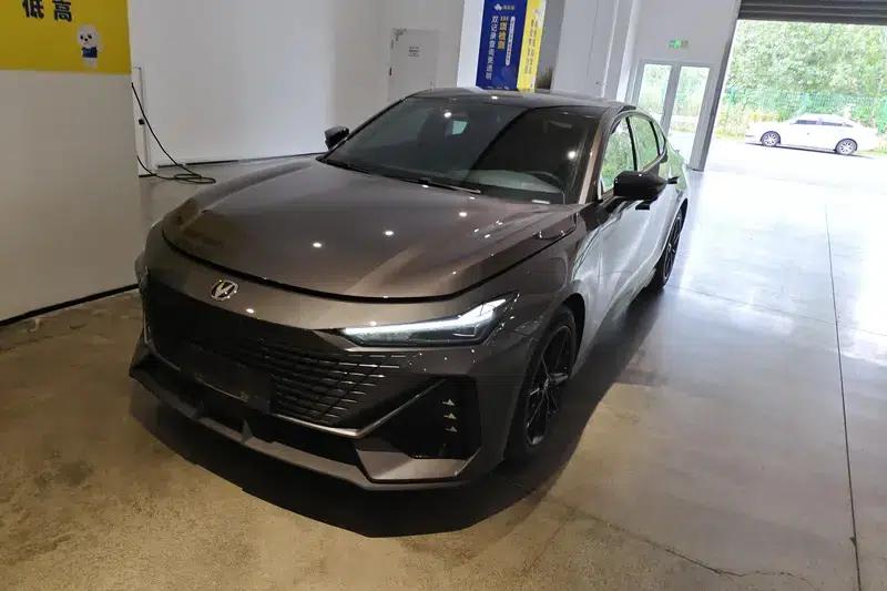 Changan UNI-V 2024 1.5T High-Performance Edition — миниатюра 1