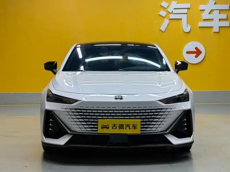 Changan UNI-V 2023 1.5T Premium Edition — миниатюра 2