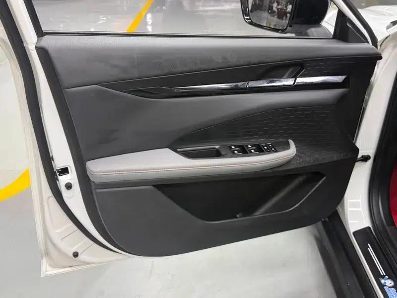 Changan UNI-V 2023 1.5T Premium Edition — миниатюра 13