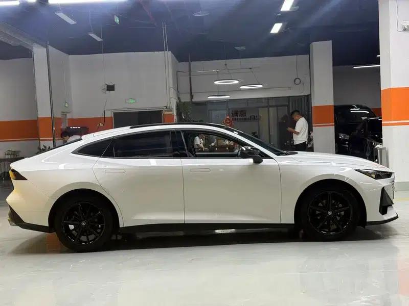 Changan UNI-V 2023 1.5T Premium Edition — миниатюра 8