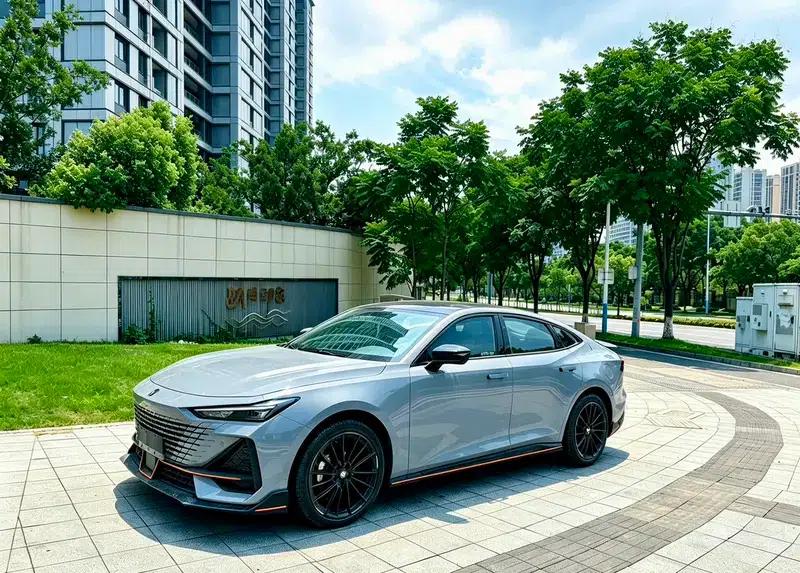 Changan UNI-V 2023 1.5T Sport Edition — миниатюра 1