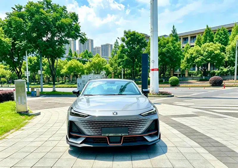 Changan UNI-V 2023 1.5T Sport Edition — миниатюра 2