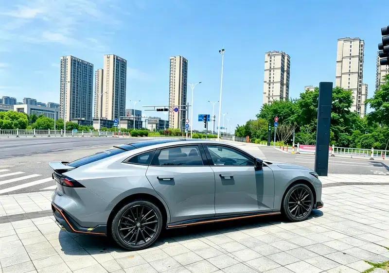 Changan UNI-V 2023 1.5T Sport Edition — миниатюра 6