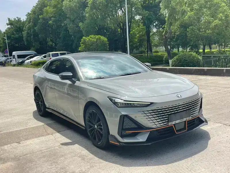 Changan UNI-V 2023 1.5T Premium Edition — миниатюра 3