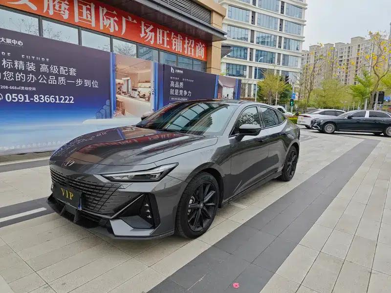 Changan UNI-V 2022 1.5T Premium Edition — миниатюра 1