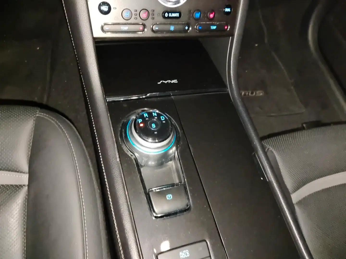 Ford Taurus 2015 EcoBoost 245 Luxury Model — миниатюра 11