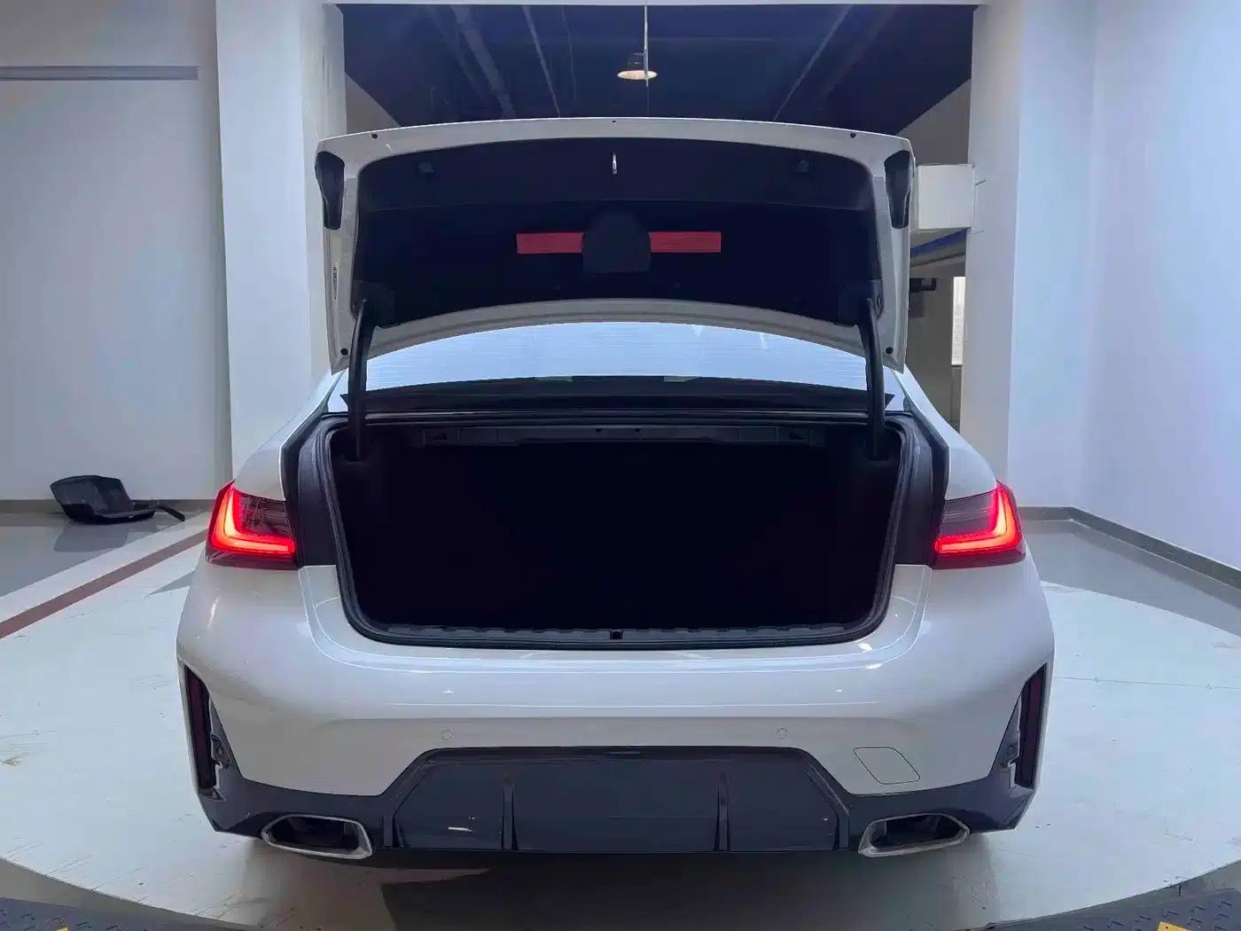 2023 BMW 3 Series 320Li M Sport Package — миниатюра 21