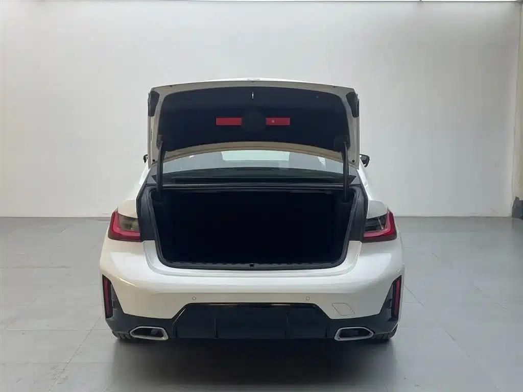 2025 BMW 3 Series 325i M Sport Package — миниатюра 6