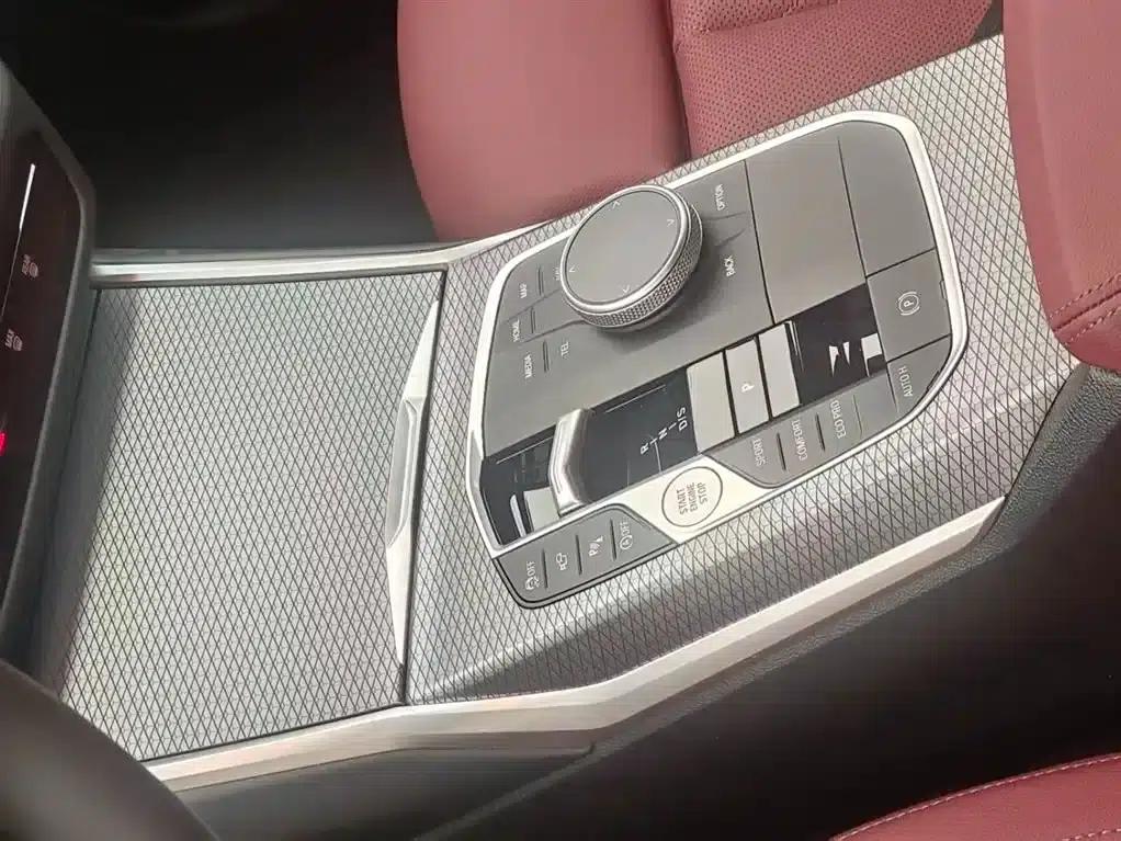 2025 BMW 3 Series 330i M Sport Shadow Edition — миниатюра 11