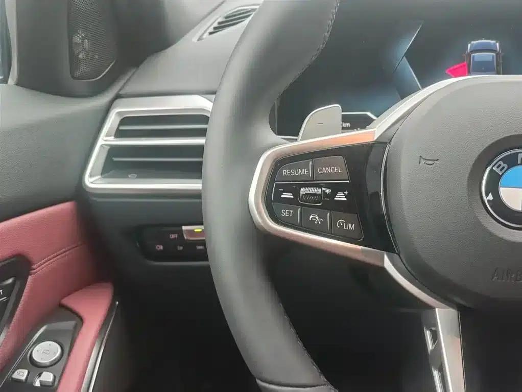 2025 BMW 3 Series 330i M Sport Shadow Edition — миниатюра 15
