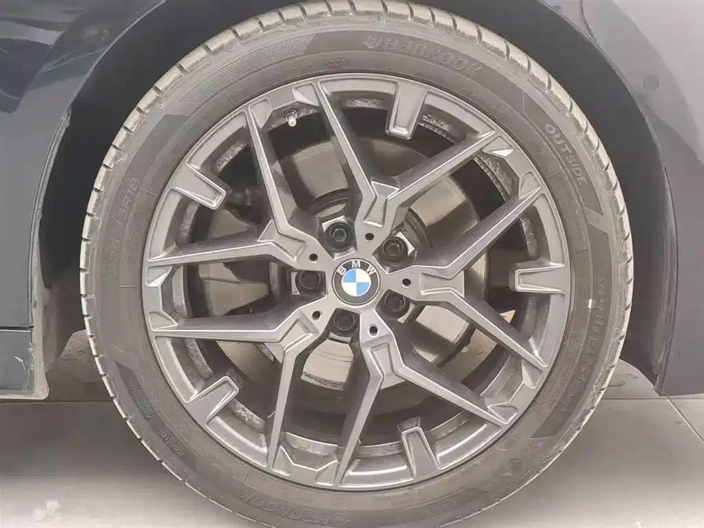 2025 BMW 3 Series 330i M Sport Shadow Edition — миниатюра 18