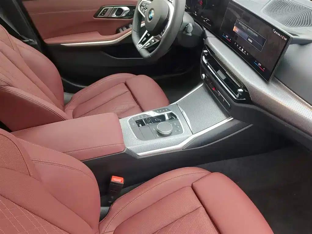 2025 BMW 3 Series 330i M Sport Shadow Edition — миниатюра 9