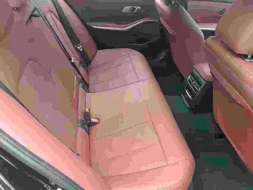 2025 BMW 3 Series 330i M Sport Shadow Edition — миниатюра 10