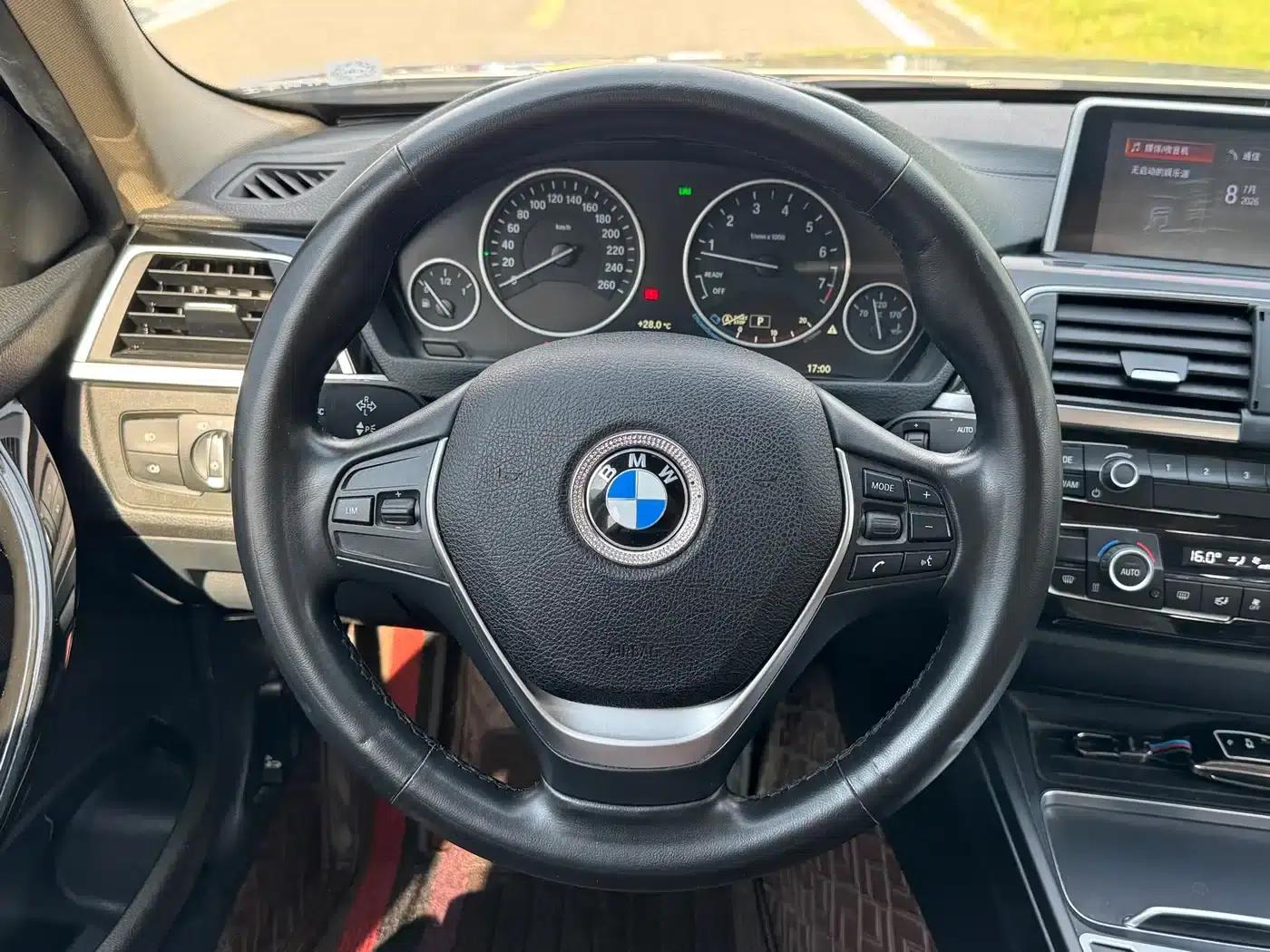 BMW 3 Series 2018 320Li Fashion Edition — миниатюра 15