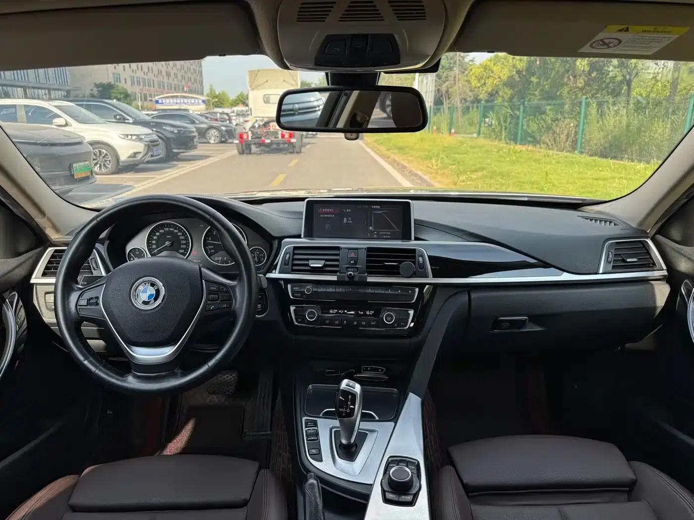 BMW 3 Series 2018 320Li Fashion Edition — миниатюра 16