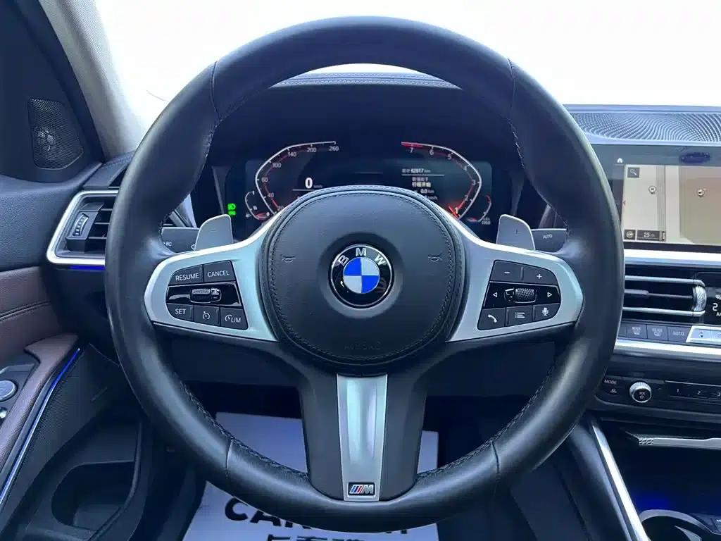 2022 BMW 3 Series 330i M Sport Shadow Edition — миниатюра 11