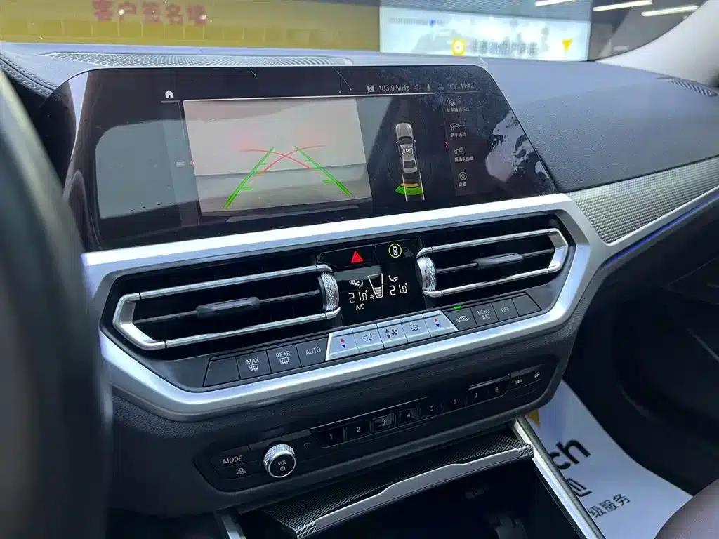 2022 BMW 3 Series 330i M Sport Shadow Edition — миниатюра 12