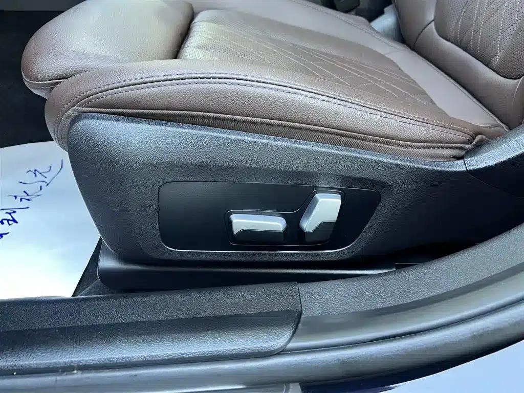 2022 BMW 3 Series 330i M Sport Shadow Edition — миниатюра 18