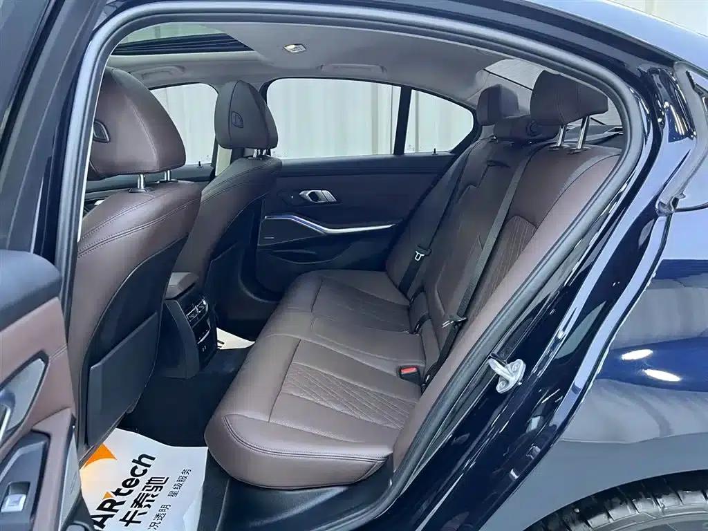 2022 BMW 3 Series 330i M Sport Shadow Edition — миниатюра 8