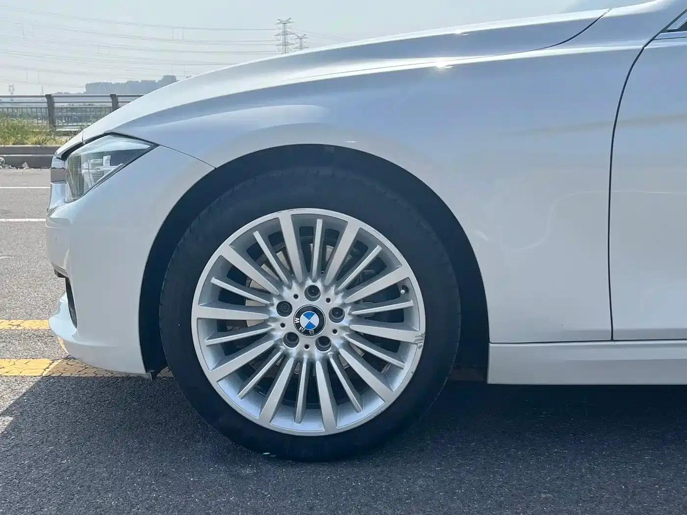 BMW 3 Series 2018 320Li Fashion Edition — миниатюра 15