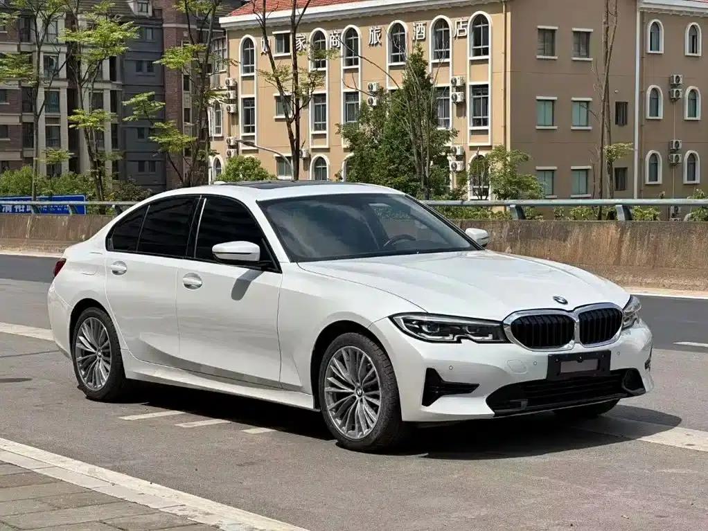 2022 BMW 3 Series 320i Sport Package — миниатюра 1