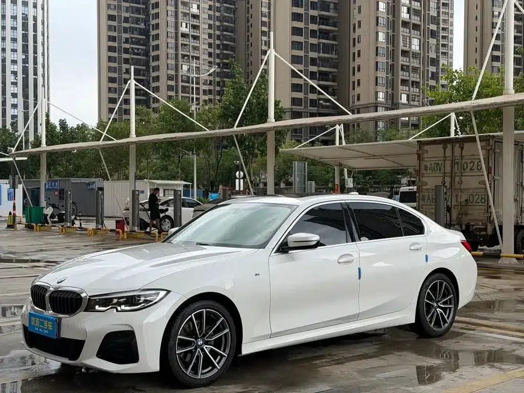 2022 BMW 3 Series 320Li M Sport Package — миниатюра 1